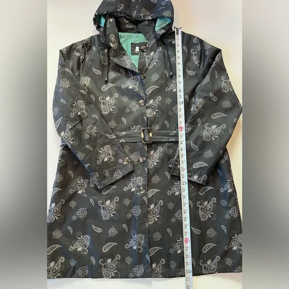Capelli of New York Black Paisley Rain Coat Belt Hood Large - Picture 6 of 12